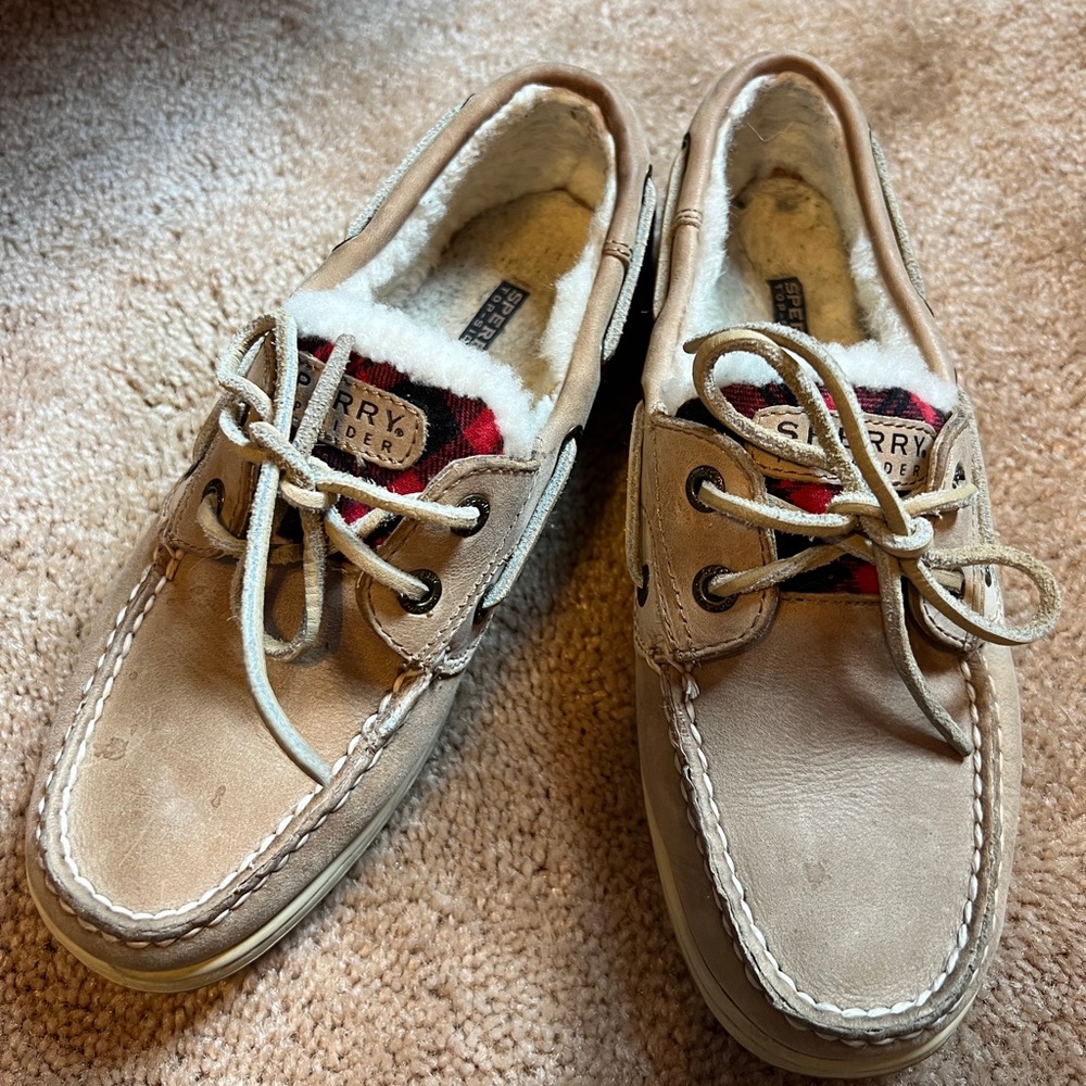 Sperry Fleece Lined leather boat shoes. 6M